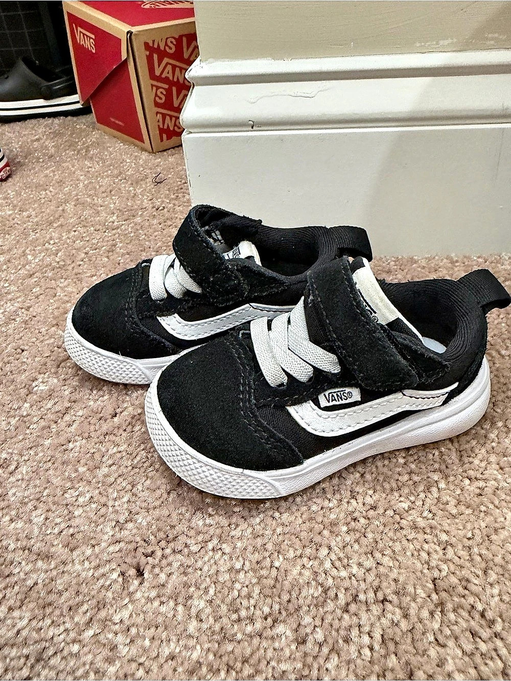 Vans Toddler UltraRange V Black & White Sneakers